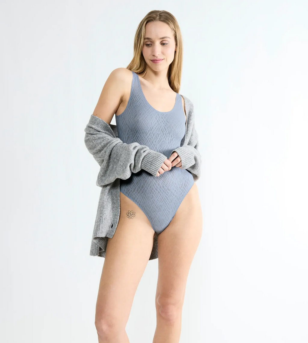 BLUISH GRAY