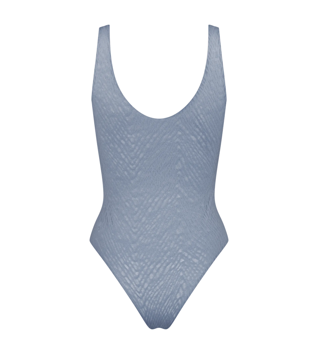 BLUISH GRAY