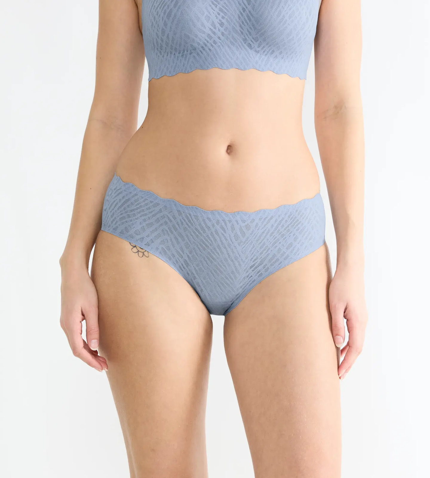 BLUISH GRAY