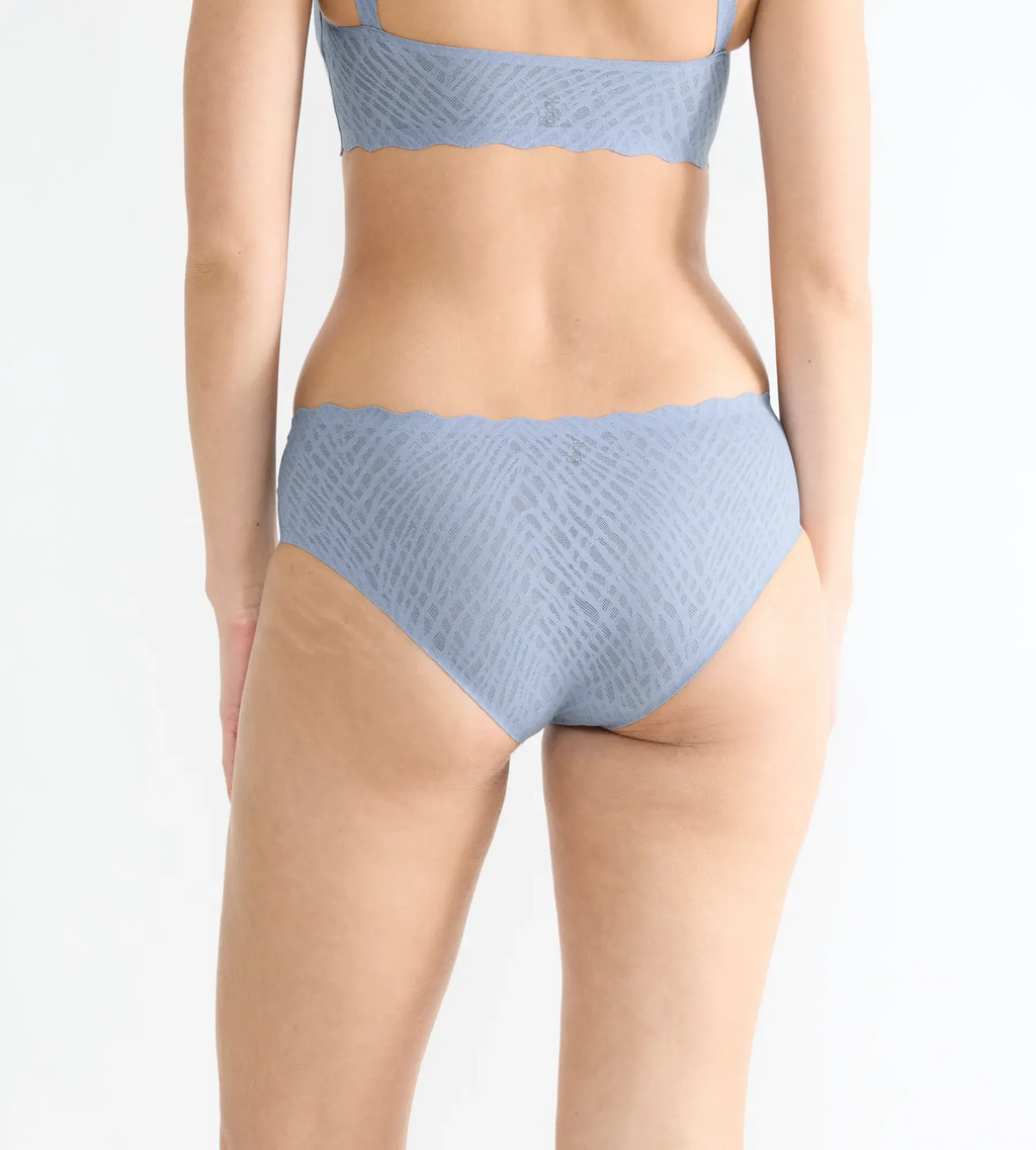 BLUISH GRAY