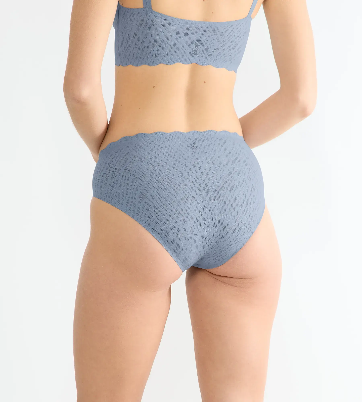 BLUISH GRAY