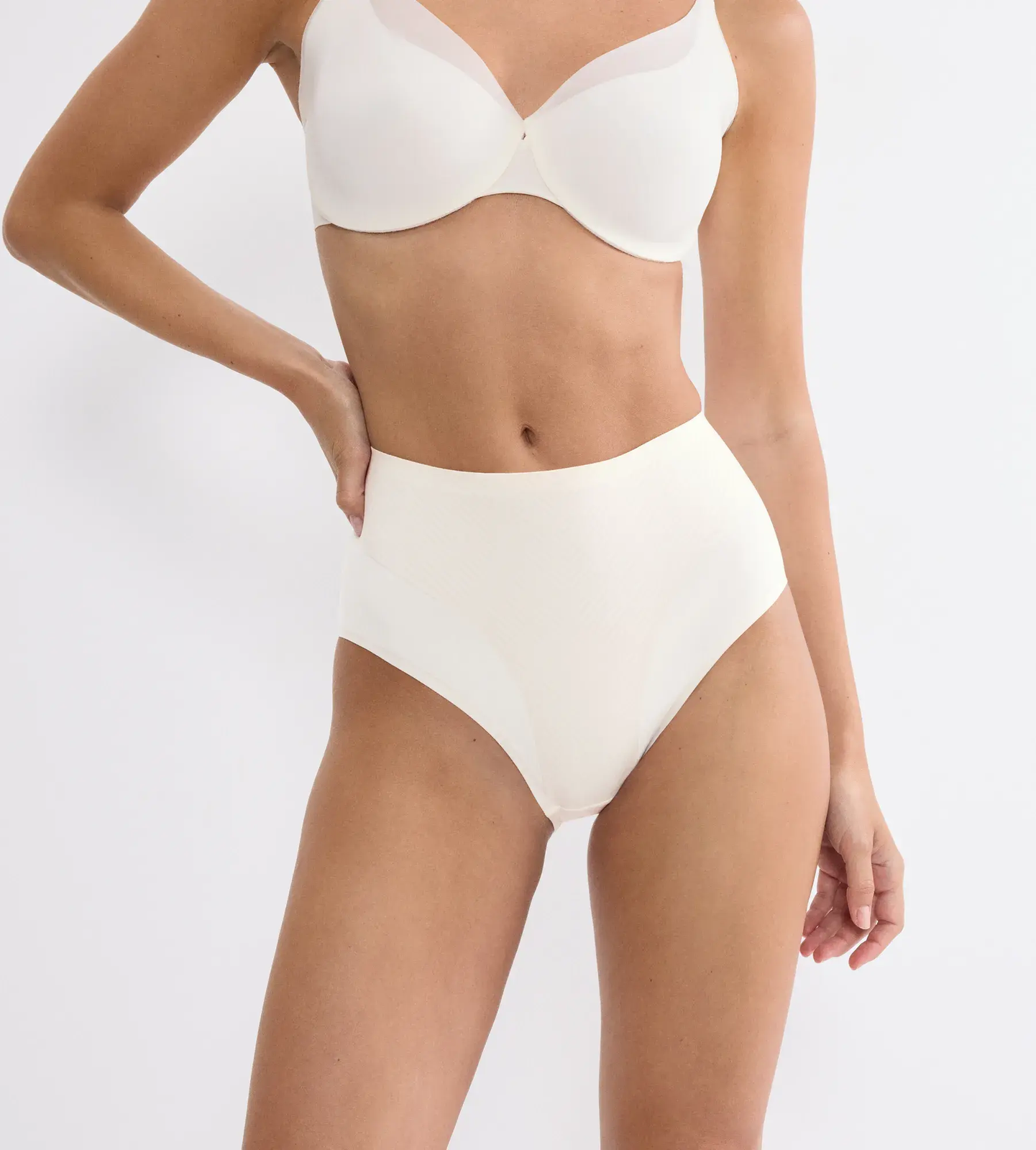ECRU WHITE