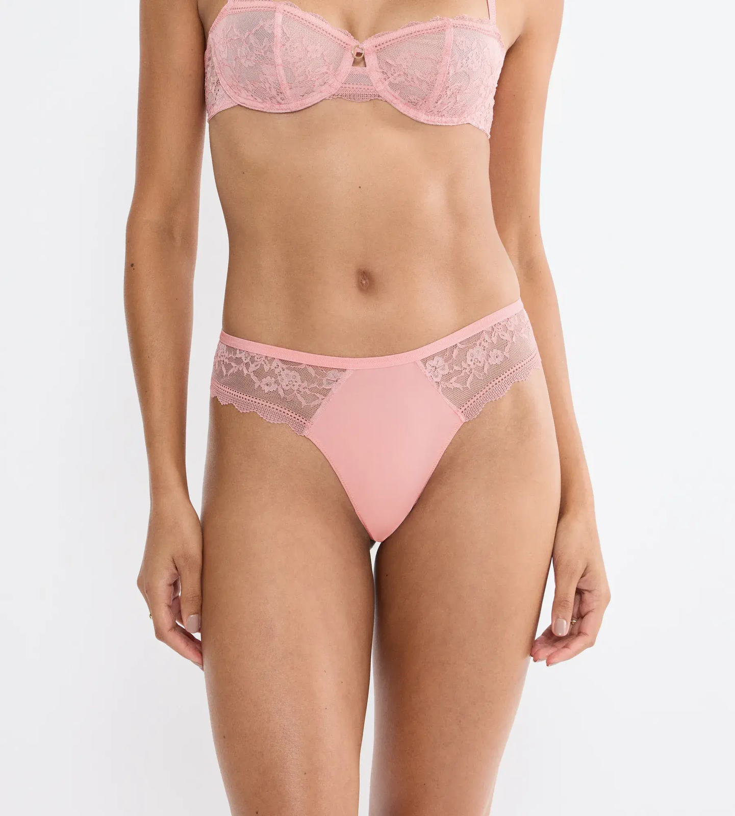STRAWBERRY CREAM