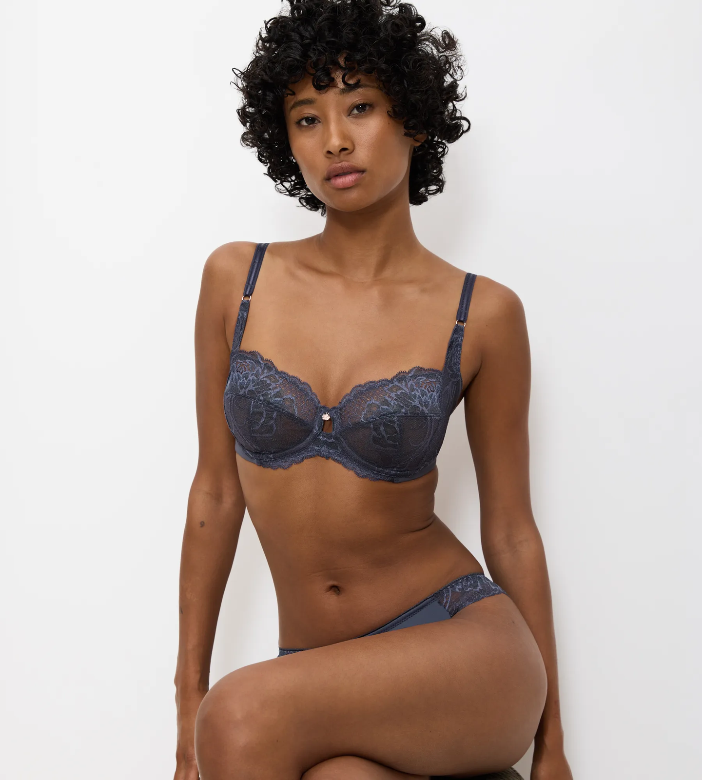 PEBBLE GREY